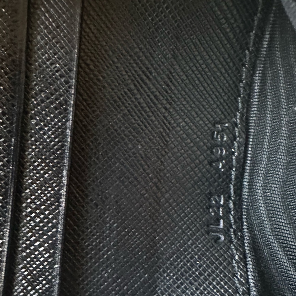 Salvatore Ferragamo wallet in black - Picture 9 of 10